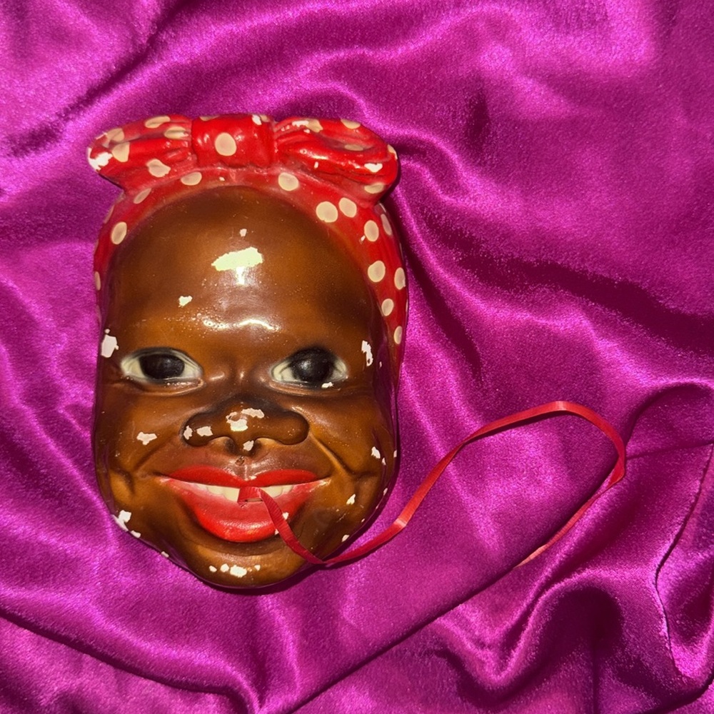 Vintage Ceramic Face Wall Hanging thread/yarn/ribbon